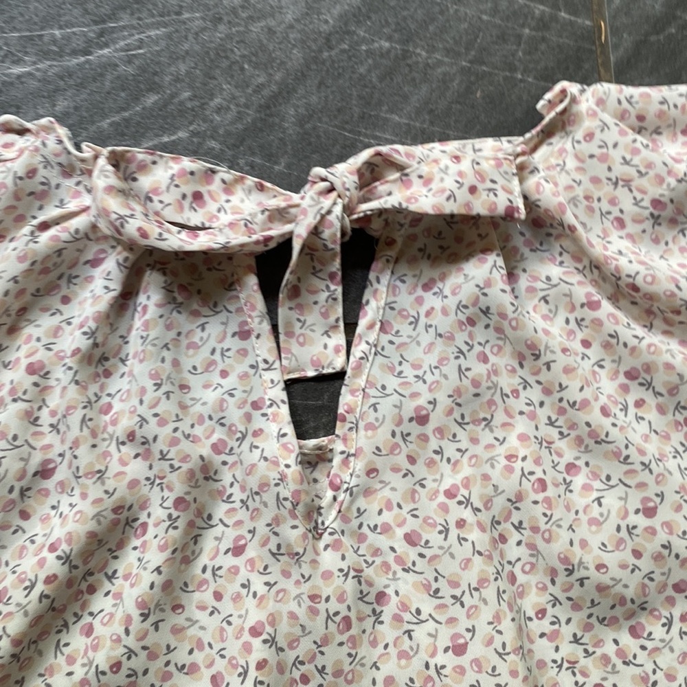 Pretty blouse - Picture 3 of 5